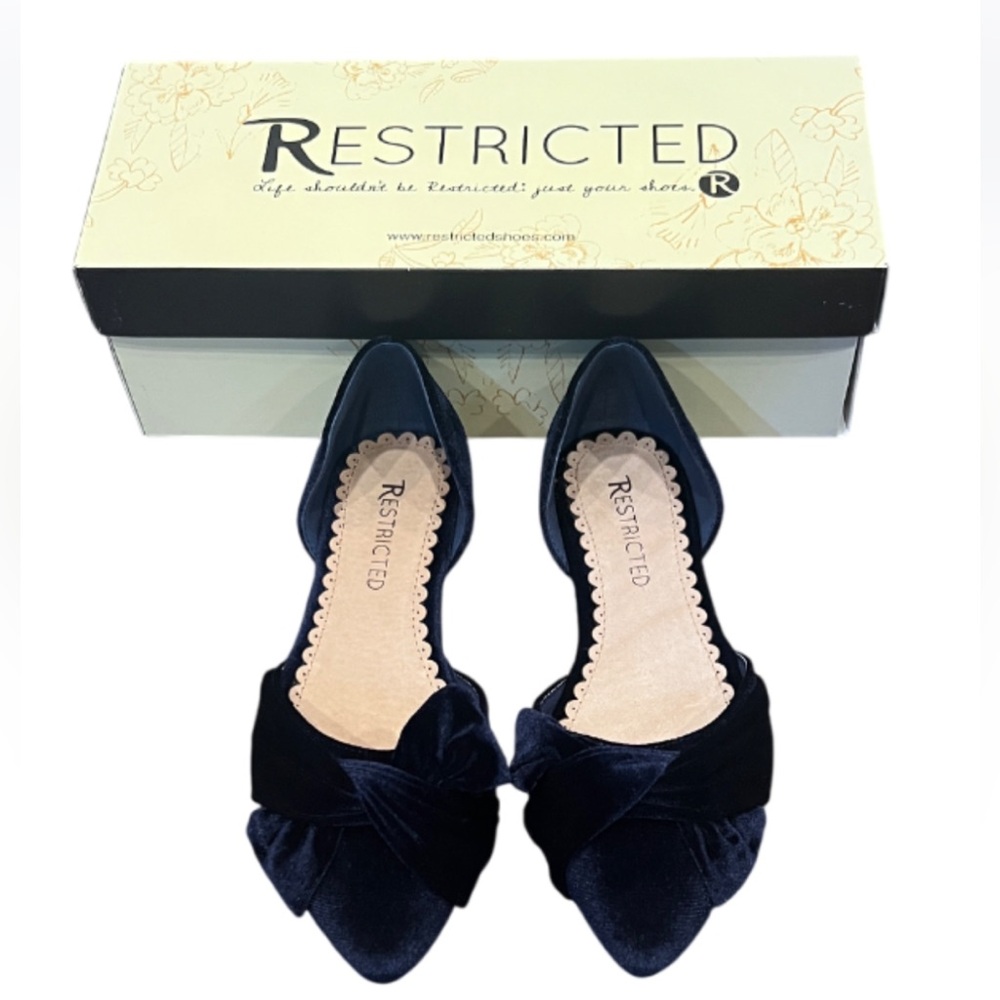 New in Box Restricted “Jenn” Dark Blue Velvet Slip-on Flats Size 6 Dressy